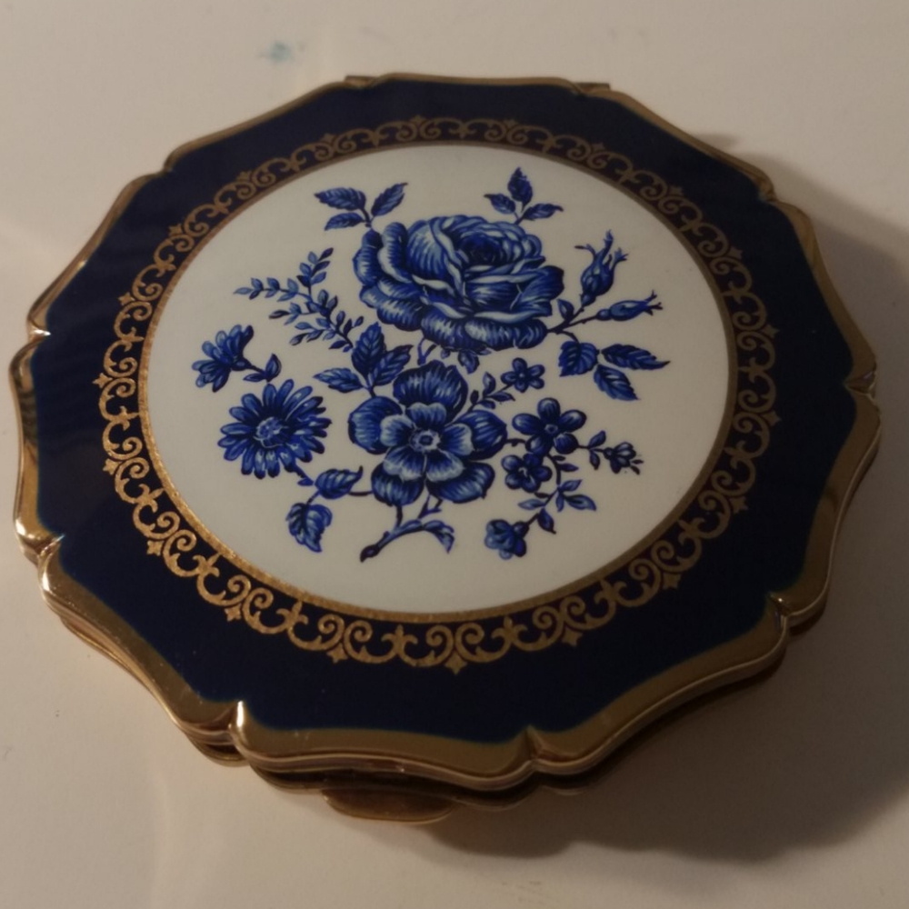 VINTAGE ENGLISH COMPACT